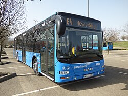 64-es busz műszaki pihenőn a solymári Auchan parkolójában