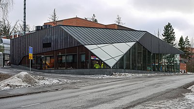Aalto universitetets metrostation, entrén vid Teknologiska forskningscentralen i Otnäs, 2017