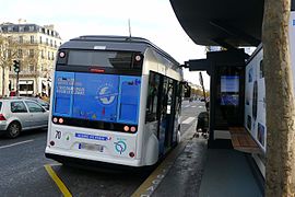 BlueTram à la Place de l’Étoile, en rechargement