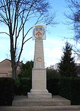 Le monument aux morts près du quartier de la Croix Blanche.