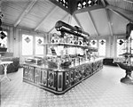 Interiör från J. & C.G. Bolinders Mekaniska verkstads paviljong vid Industri- och slöjdutställningen i Gävle 1901.