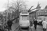 Door een hevige storm is een boom op een tram gevallen bij Centraal Station Amsterdam; 13 november 1972.