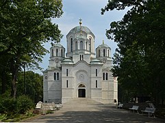 Kirche im Sommer