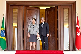 Abdullah Gül ve Brezilya Devlet Başkanı Dilma Rousseff'i Çankaya Köşkünde resmî törenle karşılarken, 7 Kasım 2011