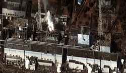 Satelliittikuva tuhoutuneista reaktorirakennuksista 16. maaliskuuta 2011.