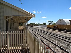 oude spoorwegstation en perron