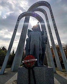 Hacettepe Üniversitesi, Beytepe Kampüsü, Atatürk ve Gençlik Anıtı, 2018.jpg