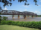 Im Vordergrund die Harahan Bridge, dahinter die Frisco Bridge und die Memphis–Arkansas Bridge
