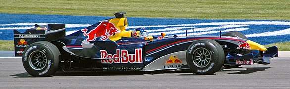 Red Bull Racing, cuxa sé está en Milton Keynes.