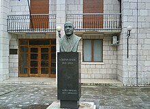 Bust of Stjepan Radić placed on a black pedestal