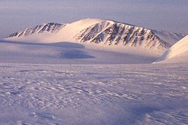Newtontoppen, de hoogste berg van Spitsbergen bevindt zich in Nieuw-Friesland