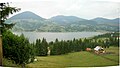 Lacul Colibița - panoramă, în spate vârful Căsaru (1580 m)