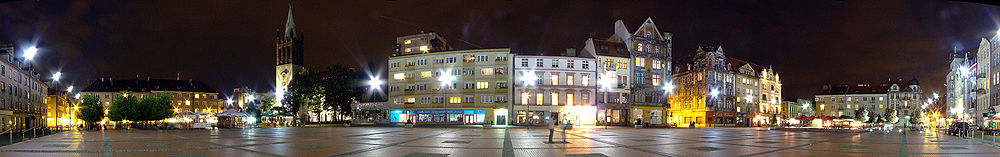 Panorama Bytomskiego Rynku. Widok od strony pierzei południowej.