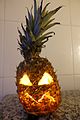 Jack-o'-lantern laga av ananas