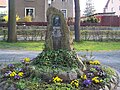 Promenade entlang der Promnitz mit Heinrich-Zille-Hain, Brunnenbecken, Gedenksäule für Opfer des Faschismus und Heinrich-Zille-Denkmal