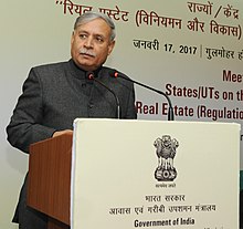 Rao Inderjit Singh na projevu na setkání s StatesUTs o implementaci „Zákona o nemovitostech (regulace a rozvoj), 2016“, v New Delhi.jpg