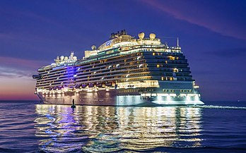 Cruzeiro Regal Princess perto do porto de Warnemünde, Rostock, Alemanha (definição 4 151 × 2 594)