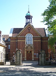 The front entrance of the college St Hugh's Front.jpg