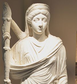 서기 150년–200년경에 제작된 케레스로 묘사된 루킬라의 대리석상 (튀니지 바르도 국립박물관)