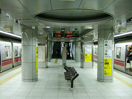 500px-Toei-tochomae-platform-1-2.jpg