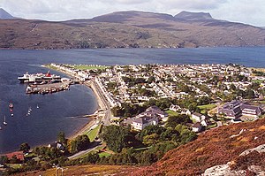 English: A view of the town of Ullapool, taken...