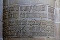 Inscription sur le pilier sud-est du transept attestant de la fondation de l'église en 1490.