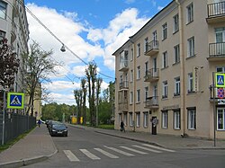 Вид от пересечения с Кемской улицей в сторону набережной Мартынова