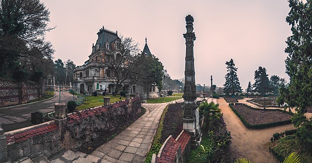 Комплекс споруд палацу Олександра III, Масандра. Автор фото — Віталій Башкатов, ліцензія CC-BY-SA-4.0