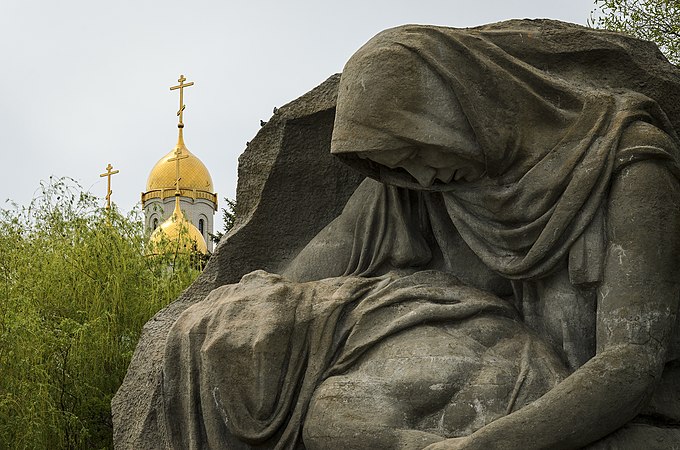 12. Скульптура «Скорбящая мать», Волгоград. Автор — Skif-Kerch