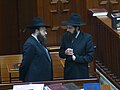 ראשי הישיבה כיום, הרב אליעזר יהודה פינקל (מימין) עם גיסו הרב נועם אלון בהיכל הישיבה