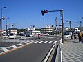 滑川（なめりがわ）交差点（2004年10月17日撮影） - 神奈川県鎌倉市由比ガ浜4丁目に所在。神奈川県道21号の終点。画面手前が国道134号大磯方面、右奥が国道134号横須賀方面、左奥が県道21号横浜方面。