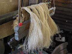 Fibres d’abaca sur un métier à tisser (Philippines)