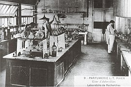Parfumerie L.T. Piver - laboratoire de recherches.