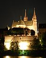 Vista nocturna de la catedral desde el Rin.