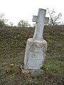 Cruce veche rămasă din cimitir, datând din 1894