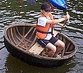 Coracle ontzia Severn ibaian Ironbridge (2002ko abuztua).