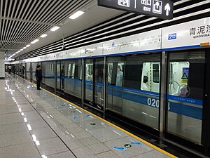2号線青泥窪橋駅の電車