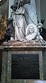 Het grafmonument voor de redder van de kerk Van Pollinchove in het linker transept