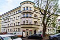 Mietshaus in geschlossener Bebauung (bauliche Einheit mit Waldbaurstraße 9) einer Wohnanlage