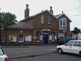 Ewell West stn building.JPG