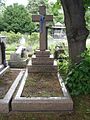チェルシーFCの創設者であるガス・ミアーズ（英語版）の墓