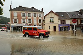 Rue de la République a Saint-Rémy-lès-Chevreuse il 31 maggio 2016.