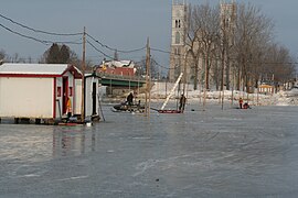 Sainte-Anne-de-la-Pérade, Ste-Anne river, the installation of the winter fishing village