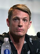 Joel Kinnaman interprète Erik.