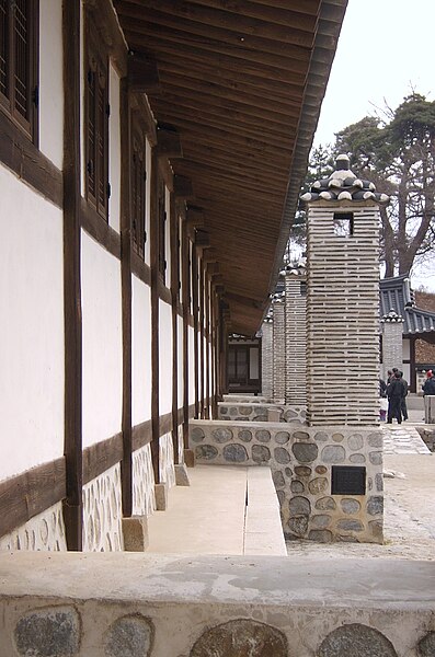 پرونده:Korea-Gangneung-Seongyojang-02.jpg