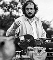 Stanley Kubrick 1975 am Set seines Films Barry Lyndon