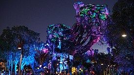 Ночной пейзаж в парке «Pandora — The World of Avatar».
