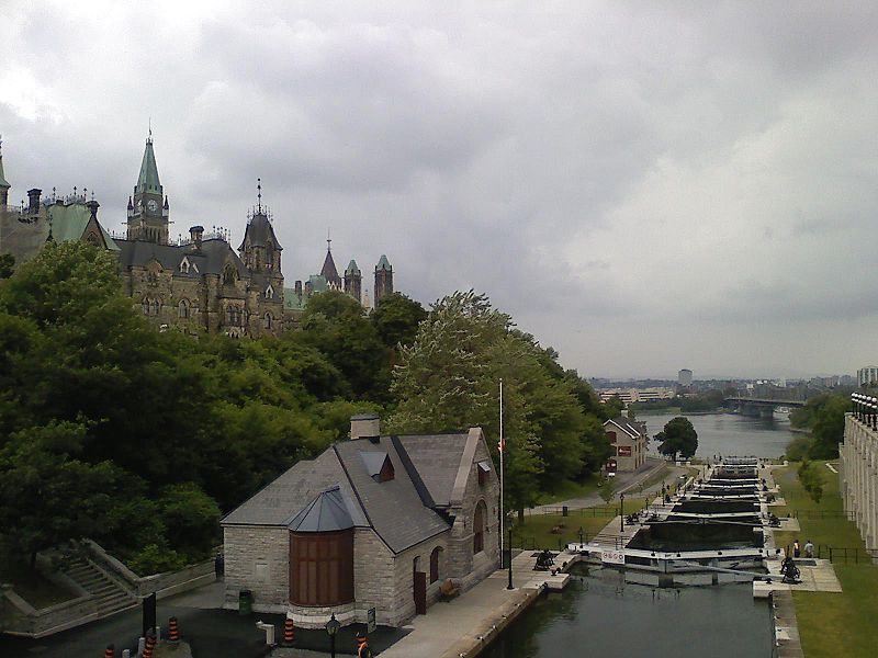 800px-parliament_hill_overlooking_rideau_canal