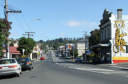 A South Road, Cavershamben, nyugat felé nézve, a Caversham Valley kezdete felé