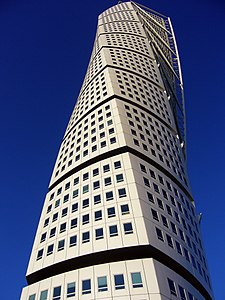 Le Turning Torso, à Malmö (par Santiago Calatrava Valls, 2005).